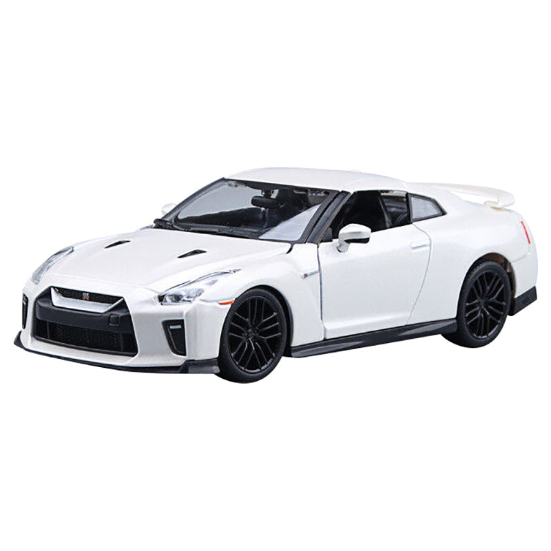 Bburago - 1/24 Nissan GT-R Diecast Toy Car - White