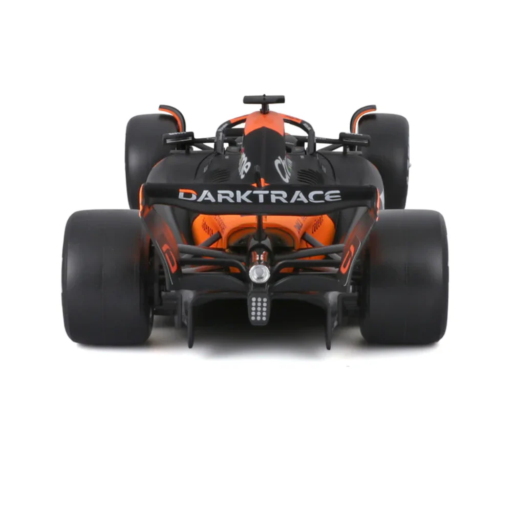 Bburago 1:24 Scale McLaren MCL38 F1 Model Kit – Oscar Piastri 2024 Edition