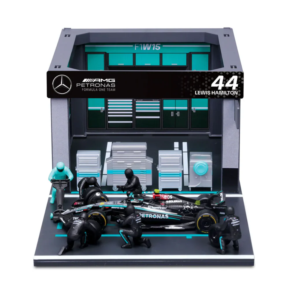 Bburago 1:43 Mercedes F1 W15 Hamilton Garage Diorama