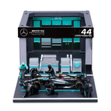 Bburago 1:43 Mercedes F1 W15 Hamilton Garage Diorama