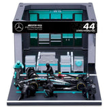 1:43 Mercedes-AMG Petronas F1 W15 Pit Pass Diorama – Lewis Hamilton #44
